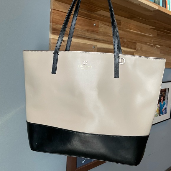 ⭐️Sale ⭐️ 👜 Kate ♠️ Spade Tote with Zipper - Picture 9 of 9
